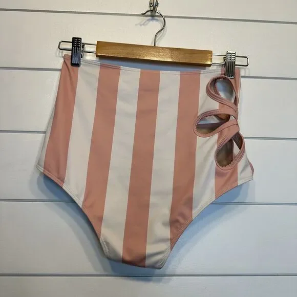 Kortni Jeane Swimsuit Small Medium Pink Black White Cut Out Flower Skirt Top - Picture 11 of 16